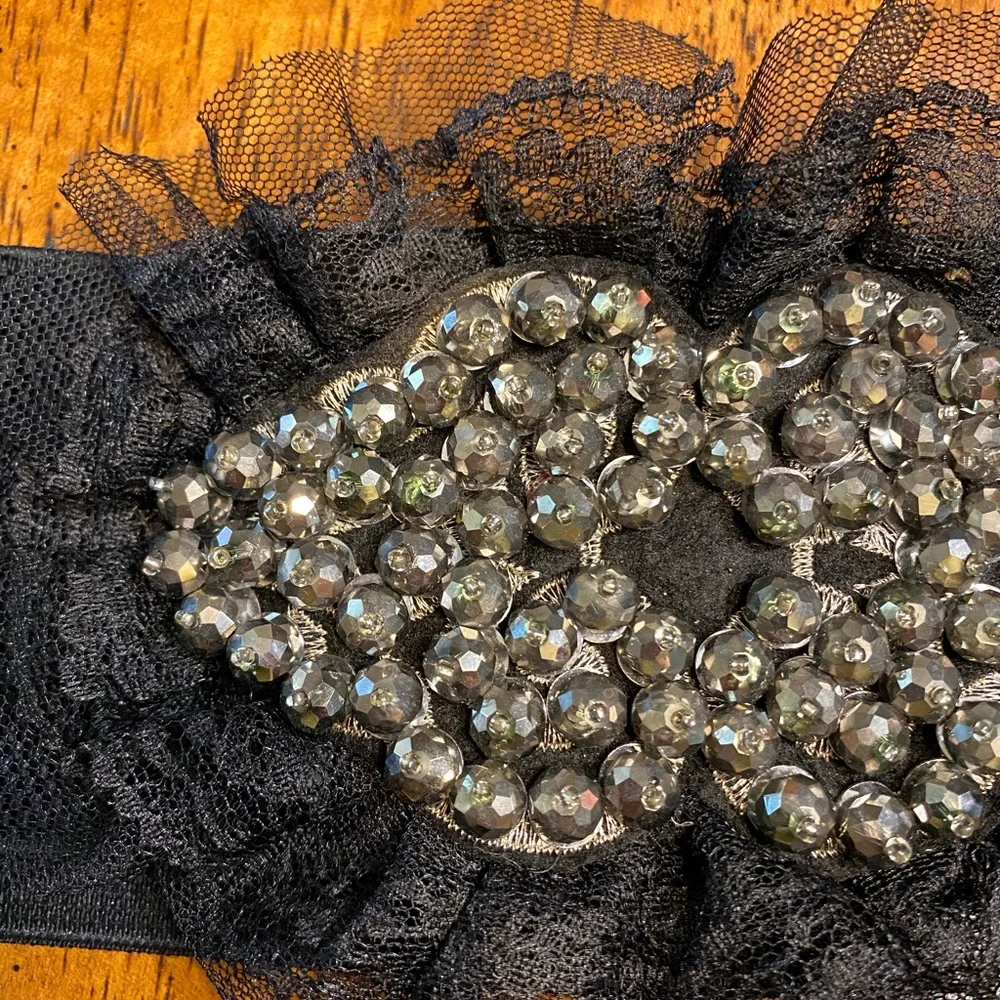 black belt with lace and sequins. Stretchy Size S/M. Snap closure.